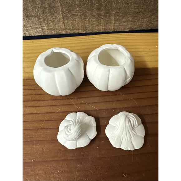 Small 2” Lidded Trinket Pumpkins Ready To Paint Set Of 2 - Picture 4 of 5
